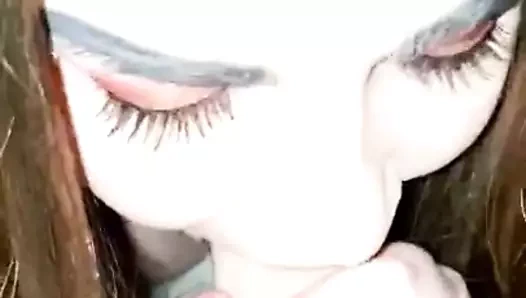 Lucy, seksi İngiliz sürtük