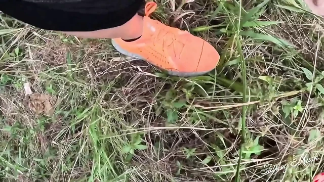 Karımın sapık en iyi arkadaşı açık havada sikişmek istiyor (tam sürüm)