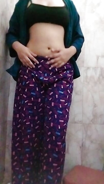 Aapni biwi ko hot yoga krte hue dekha aur sexy maal bana diya