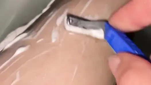 Kıllı bacaklar tıraş oluyor yakın çekim