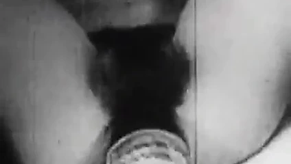 vintage kıllı bayan mastürbasyon ile şişe
