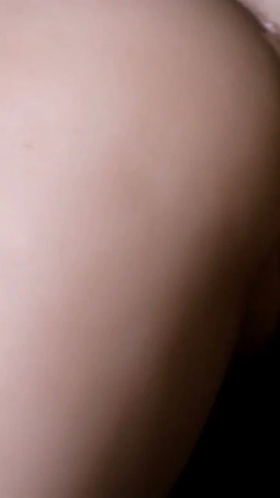 olgun ve elastik kalçalarını çok seksi hareketlerle oynatırken sikim ıslak sıcak vajinasına girip çıkıyor | Bölüm 2