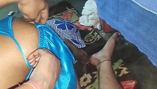 Arkadaşının karısı yarak ve amcıkla oynuyor götten sikiliyor.