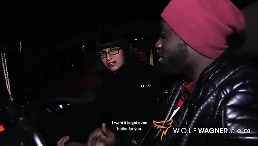 Zeyna yarak arzulayan bir emo kızı ve açık havada domalıyor!