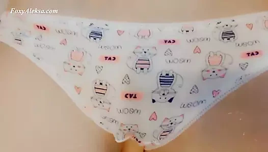 Külot altında küçük amcığı sikiyorum