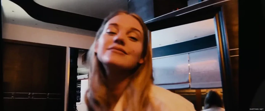Film metninde kristina asmus ile seks sahnesi