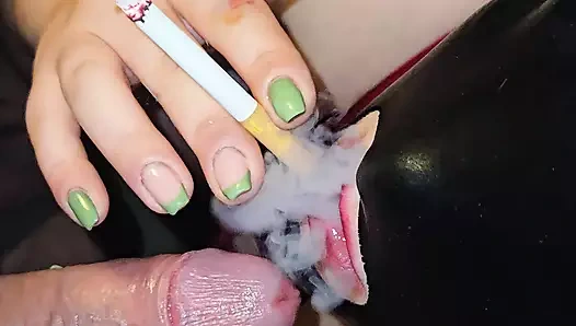 Birlikte puro ve yarak içiyorum.  Bu onu tahrik ediyor.