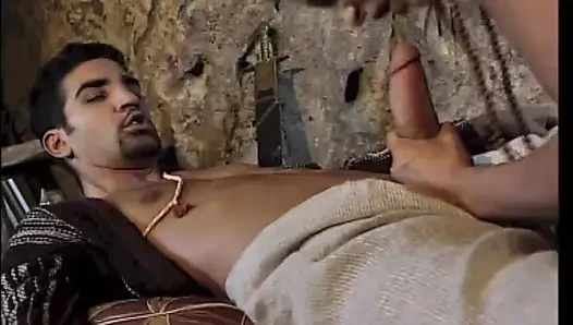 Bedevi tarafından çölde sikiliyor