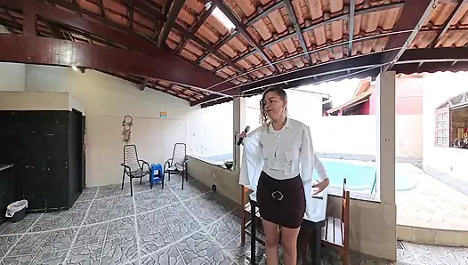 Reporter strips naked after being caught breaking into a house.