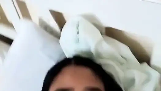 Kocaman Sulu Poposu Olan Tombul MILF Emmeyi ve Sevişmeyi Sever