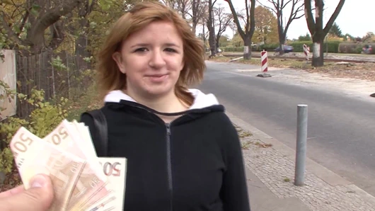 Amatör Alman sürtük kamera önünde yarağa biniyor