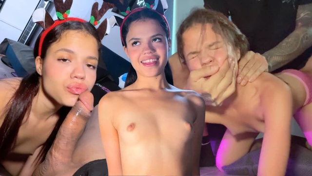 Oral seksteki en sıska kız bana yine lezzetli bir sakso çekiyor.