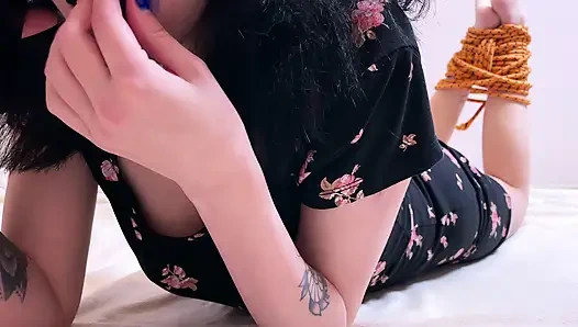 Eva Divas'ın başı belada bir arkadaşını arıyor