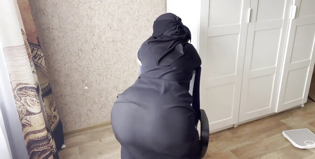 Müslüman kadın tesettürlü mastürbasyon yapıyor