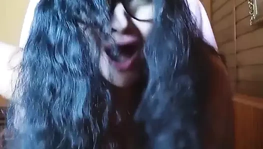 Öğrenci öğretmenin arkasına süzüldü ve onu sert becerdin