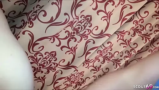 Sıska Alman genç içinde gerçek ev yapımı döküm olmadan prezervatif