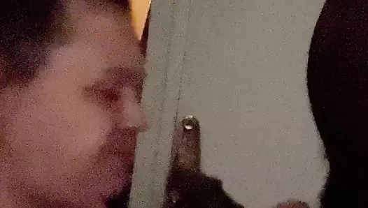 Seks bağımlısı üvey kız kardeşimin boşalmama ihtiyacı var