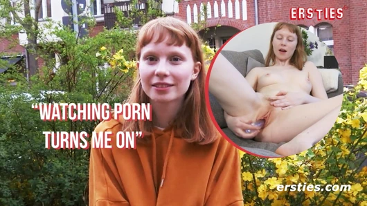 Ersties - seksi kızıl saçlı Bonnie en sevdiği dildoyla boşalıyor