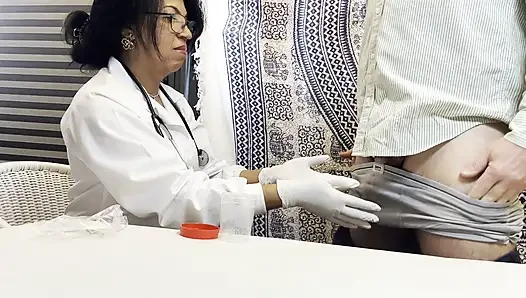 Hemşire sperm örneği almasına yardım ediyor, buna bayılıyor!