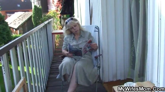 lanet yaşlı anne içinde hukuk dışında