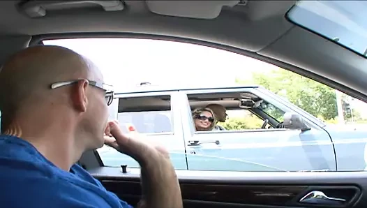 Sarışın milf sürmek bir dev horoz ve virajlı üzerinde