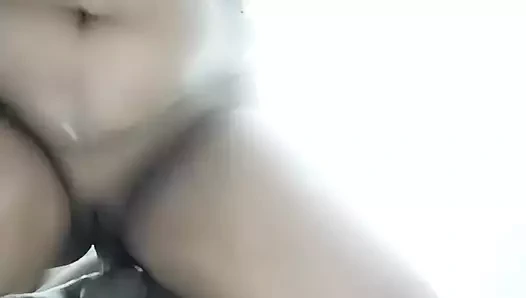 Hintli erkek ve kız arkadaş sert domaltarak seks yapıyor