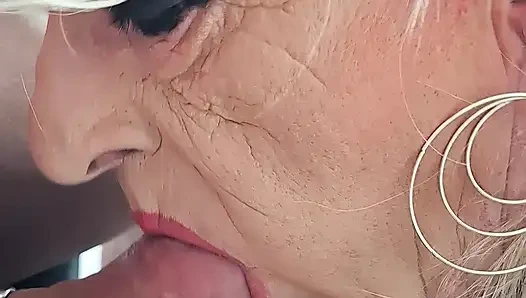 Lumina arkadaşını emiyor