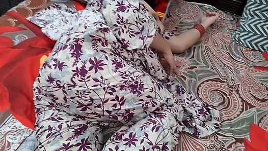 Köylü güzel üvey anne evde üvey oğluyla seks yapıyor, desi üvey anne sıkı amcık büyük göt sikişi