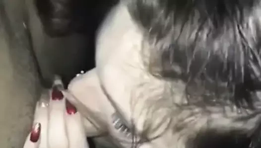 gerçekten güzel kaltak ile tanga, köpek ve yüz twinks