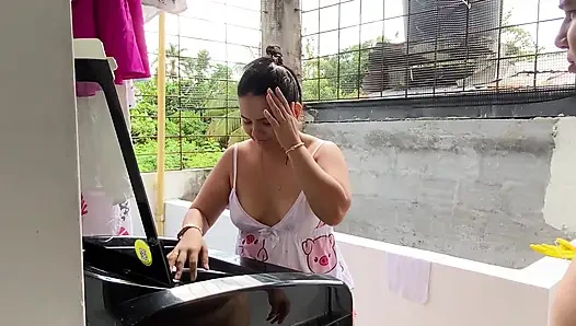 Üvey Anne, Üvey Babası Evde Yokken Üvey Oğluyla Seks Yapıyor