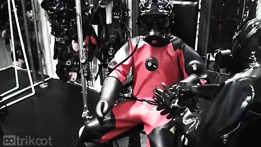 Hoodandgag ile kuru elbise ve esaret sandalye