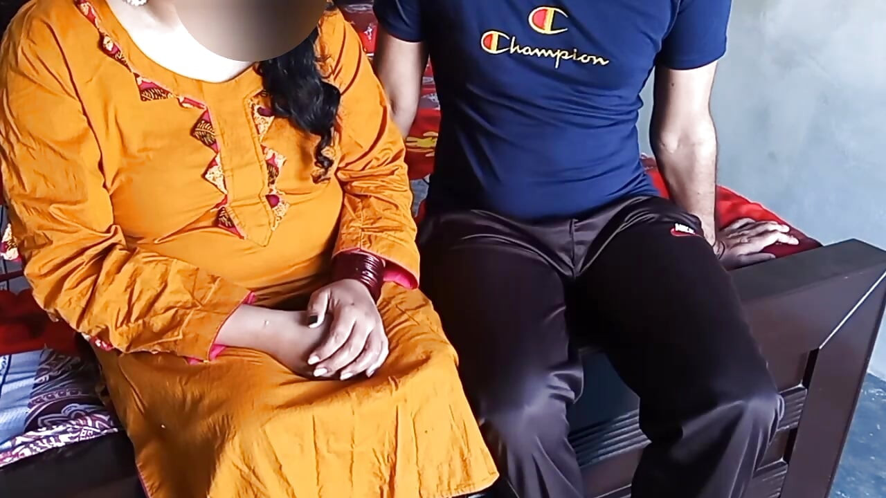 Üvey oğul üniversite etkinliğine gitmek için üvey anneden izin alıyor