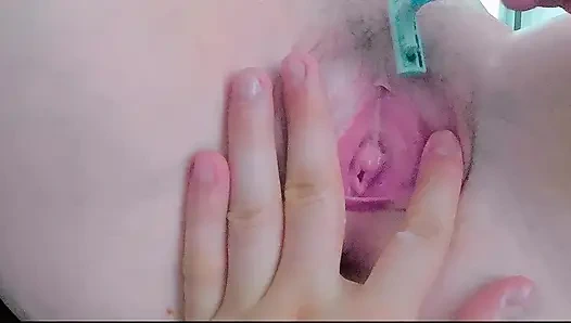 Pembe amcığın içine ve dışarısını ağdalıyor