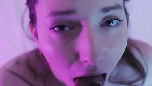 Marianna Mars fotoğraf çekimi sırasında yarak emiyor