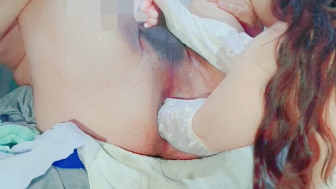 her iki el derinlerde - Arap evli kadın hintli kocasını aldatıyor anal yumruk sokuyor