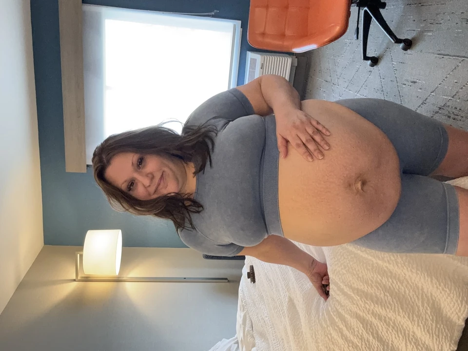 Беременный живот показывает