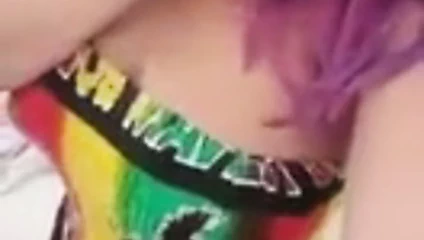 İsrailli kız soyunuyor