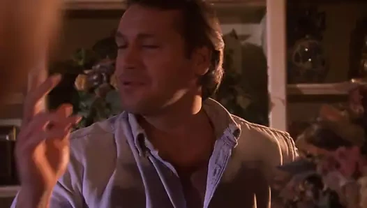 Çok eşli adam, kızlarının cinsel olarak mutlu uyumasını sağlar