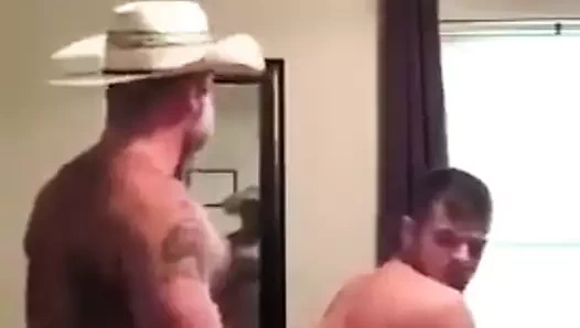 Kovboy adım baba nasıl yapılacağını gösterir