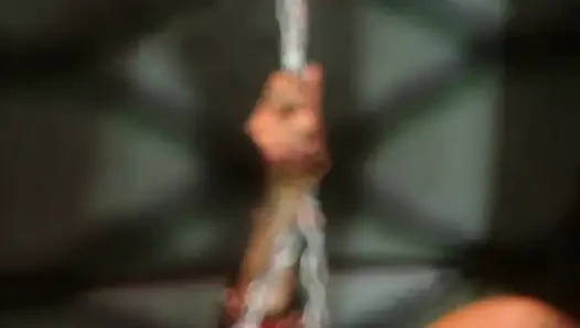 BDSM ilişkisinde kölenin yarağına ateşli bir sakso çekiyor