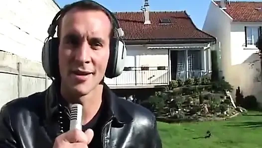 Çoraplı büyük memeli sarışın sürtük götünü siktiriyor ve yüzüne boşaltıyor