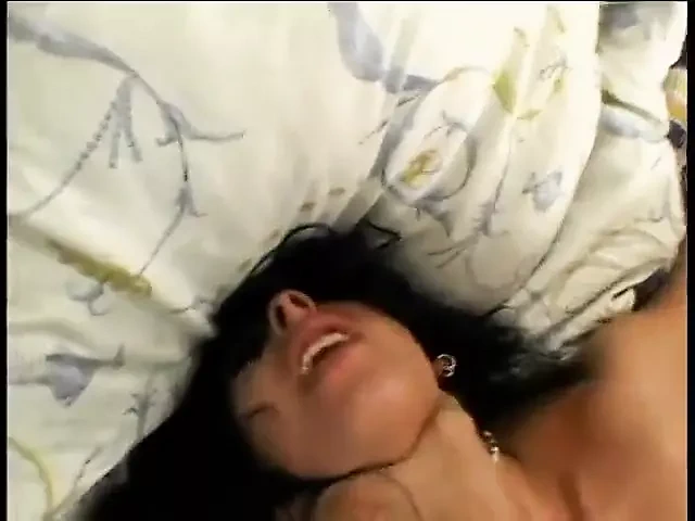 Esmer güzel ateşli üçlü seks