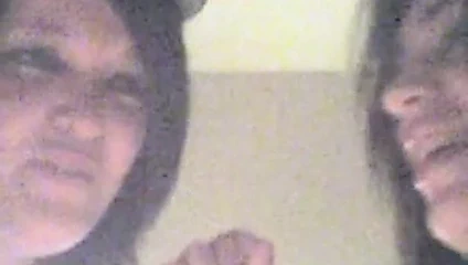 Sıcak kızlar sikişiyor