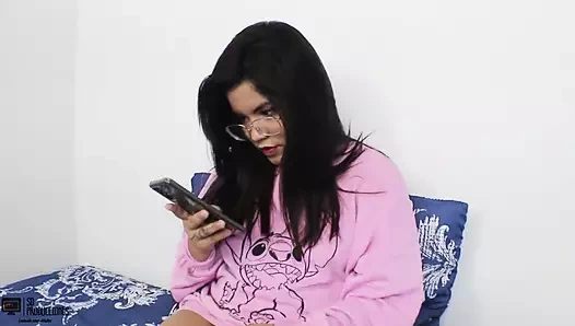 En iyi arkadaşımın karısı döllerini sikene kadar beni keşfediyor - İspanyolca porno