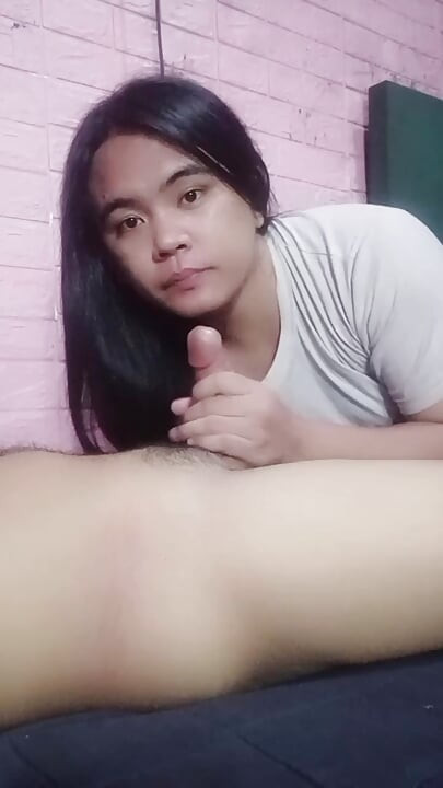 Filipina Babe Gives Morning Surprise to Her Roommate - Ayesha Sy