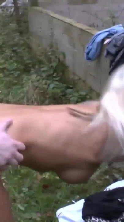 "İki çirkin inek adam alman sıska genç kızı açık havada üçlü grup sekste sikiyor" dan heyecan verici an
