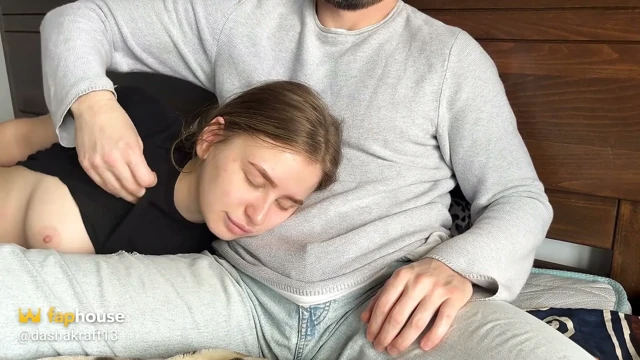 Üvey Babam anı Yakalıyor Ve ağzımı Sikiyor.