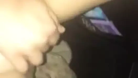 Mazi joj picku u toku voznje.. Croatian