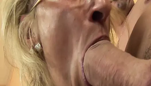 azgın büyükanne sahiptir çevreleyecek ile üvey