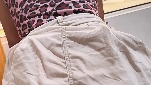 Herkes pencerenin yanından geçerken beni penisime atlatmayı çok seviyor